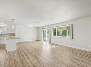 9062 Salmon Falls Dr, Sacramento, CA 95826