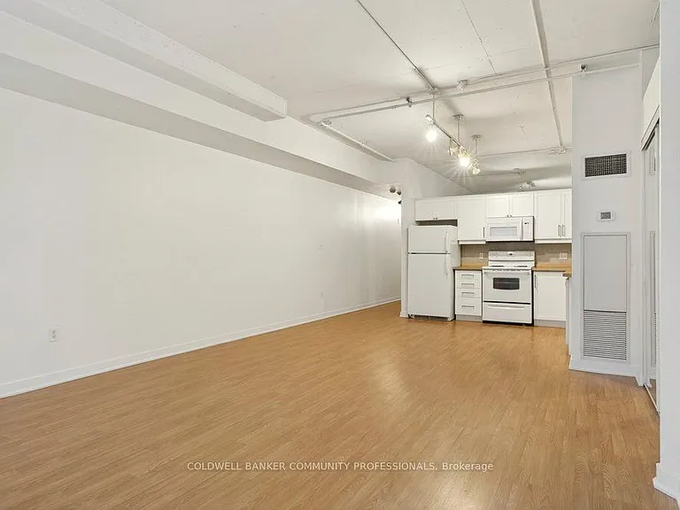 120 Jackson St W — Photo 9