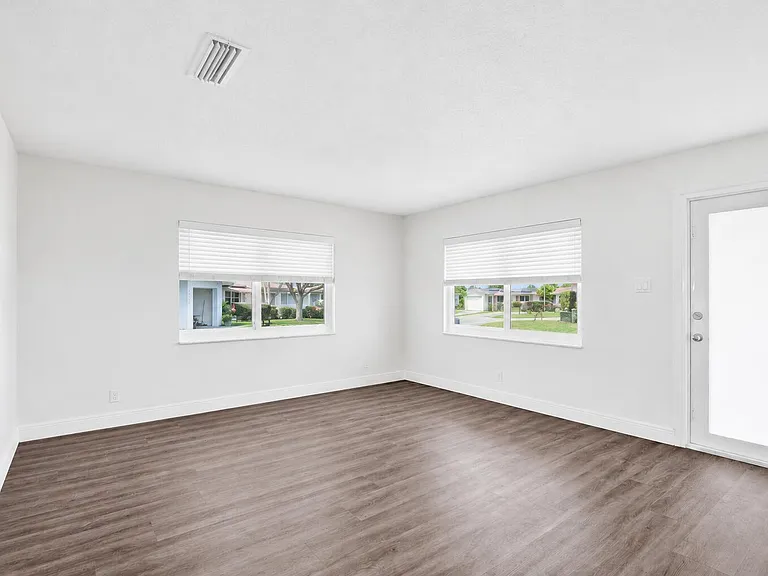 1045 NW 73rd Ave — Photo 3