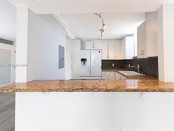 4th image of 1045 10th St APT 604