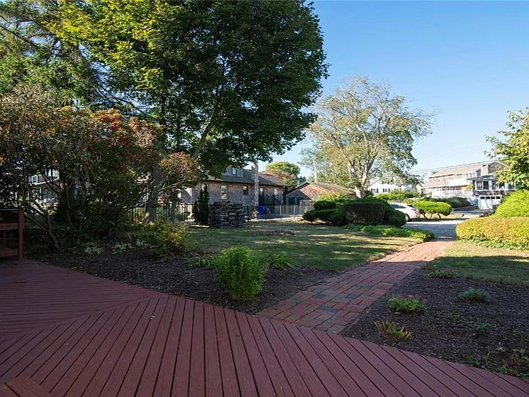 86 E Shore Ave — Photo 20