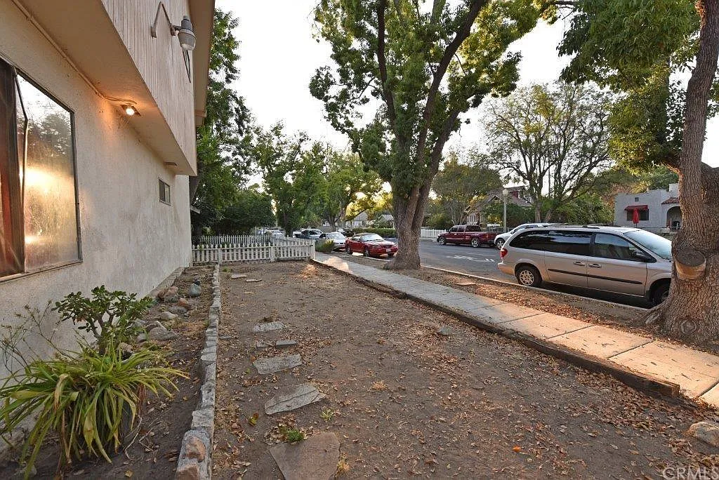 2 bed, 1200 sqft, $2,050 — Photo 2