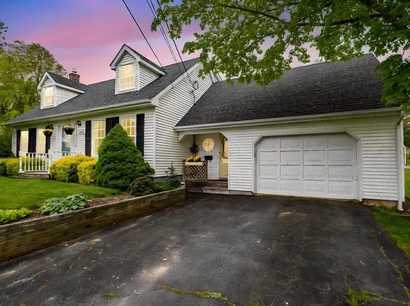 258 Falmouth Dyke Rd, West Hants, NS B0P 1P0