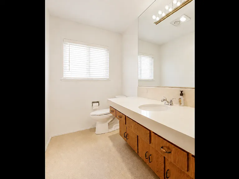 1300 Oak Ave — Photo 9