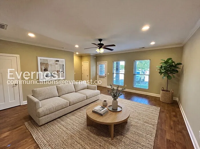 3 bed, 2.5 bath, 1892 sqft, $1,795 — Photo 2