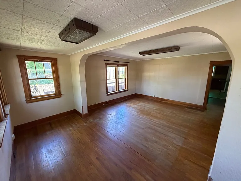 116 S Church Ave — Photo 3