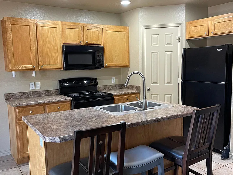 3155 S Hidden Valley Dr — Photo 2