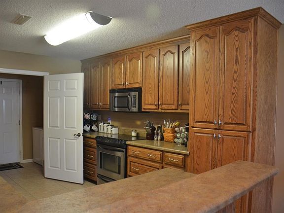 4th image of 225 Windsor Garden Dr