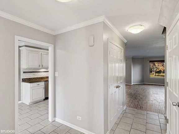 3rd image of 294 Hickory Ln