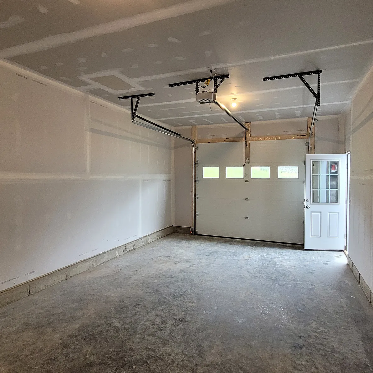 Building Photo - 1 Pine Grove Dr
