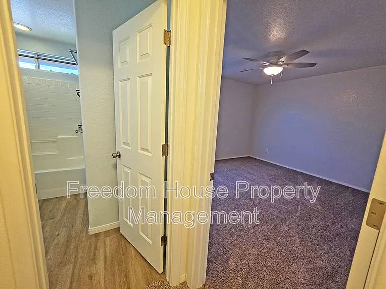 111 Mondale Ct — Photo 34