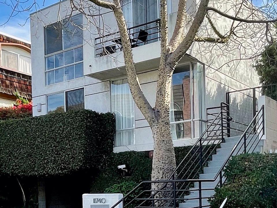 1st image of 11740 Darlington Ave APT 4