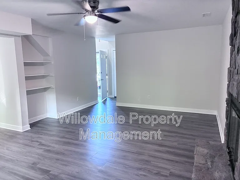 102 E Charing Cross — Photo 9