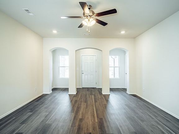 2nd image of 4401 Sackett Ave