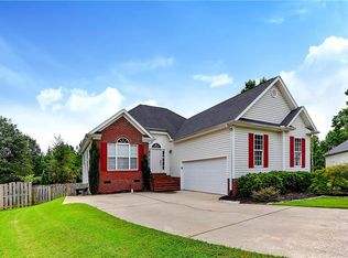 5 Manor Ct, Simpsonville, SC 29681
