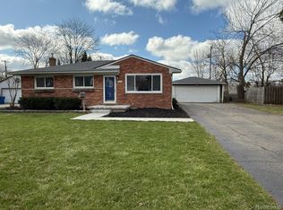 6035 Graper Dr, Waterford, MI 48329