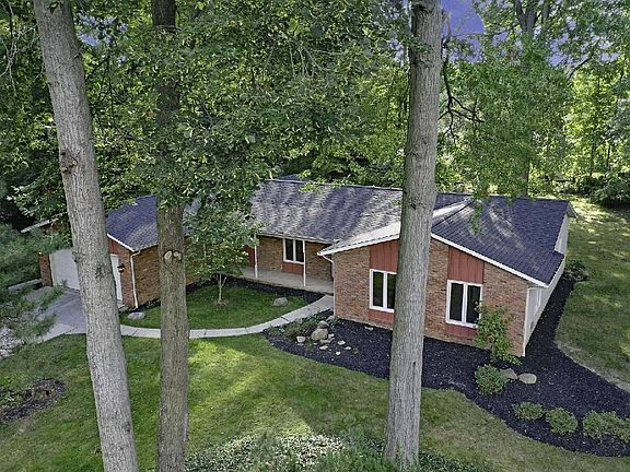 3rd image of 323 Timberlane Dr