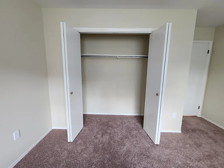 60 Wolfpit Ave #1B — Photo 4