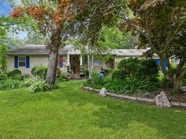 18 Linden Avenue, Kings Park, NY 11754