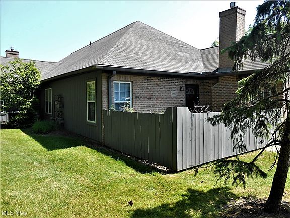 4th image of 3992 Villas Dr