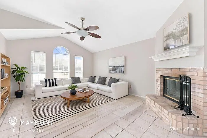 3 bed, 2.0 bath, 1575 sqft, $2,115 — Photo 4