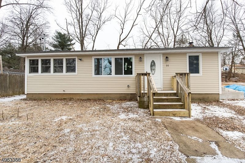 1st image of 31 Black Oak Dr