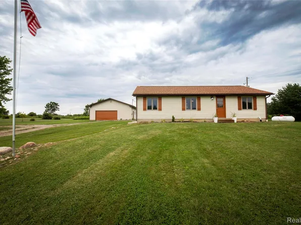 8410 Smith Rd, Gaines, MI 48436