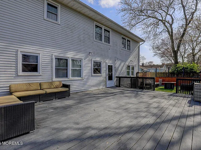 247 Sprucewood Dr — Photo 26