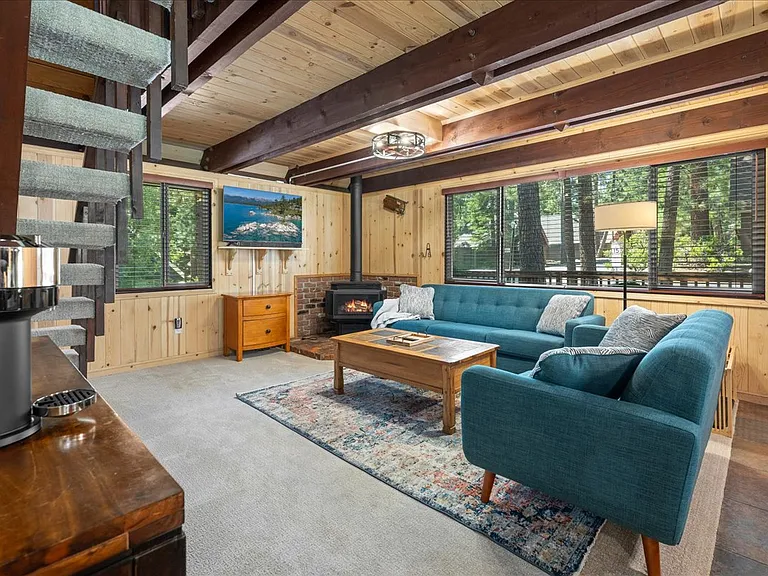Open layout for unwinding with your crew after a day at the beach or hitting the slopes. Bring your favorite Nespresso pods! Smart TV with free streaming services.
