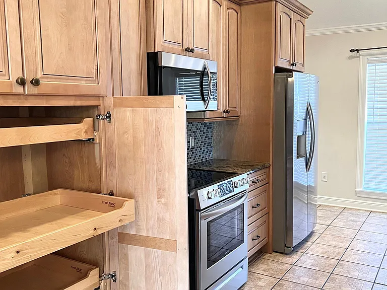 506 Laurelwood Dr — Photo 4