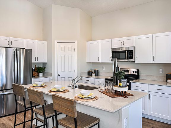 Valeria - Cool Cottage Interior Design