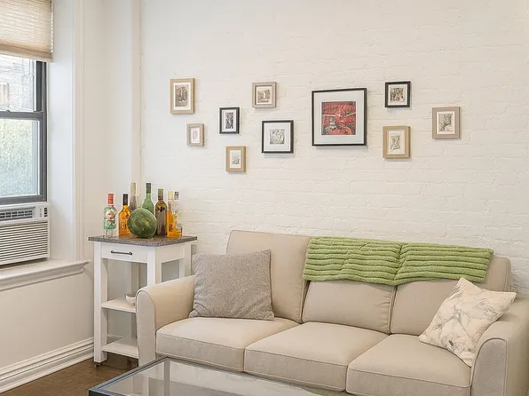 326 West 47th Street image 5 of 8