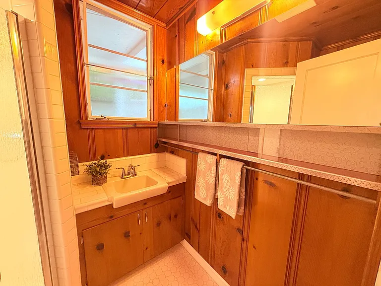 619 W Cypress Ave — Photo 14