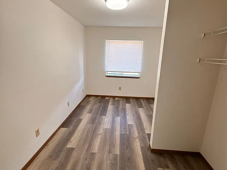 Ivy Apartments — Photo 9
