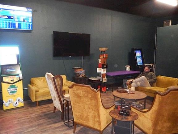 4th image of 104 Willow Ave #1