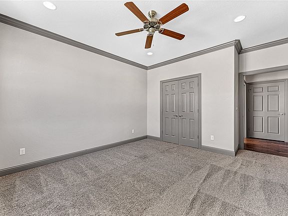 5th image of 5837 Sant Antonio Ave