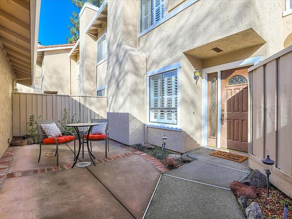 4th image of 484 W Hacienda Ave