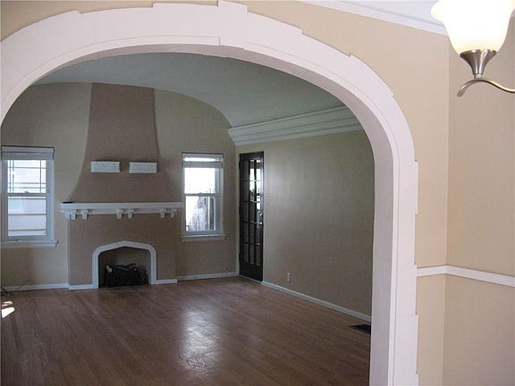 3rd image of 557 Park Ln