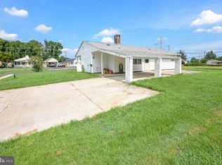 44 Gun Rd, Levittown, PA 19057