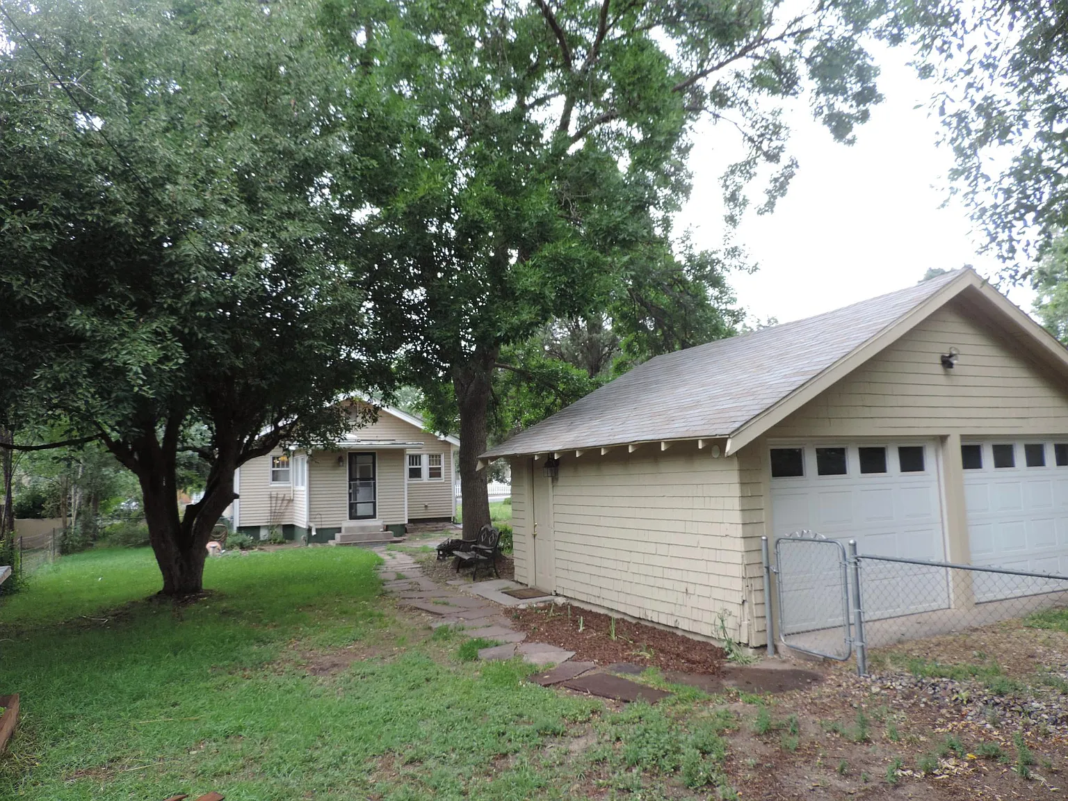 2 bed, 1056 sqft, $1,900 — Photo 3