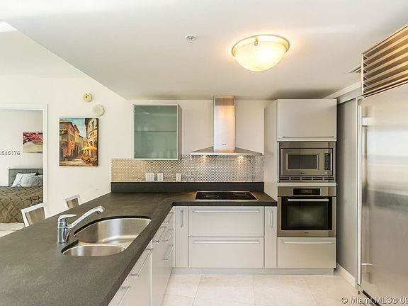 5th image of 18201 Collins Ave #5208