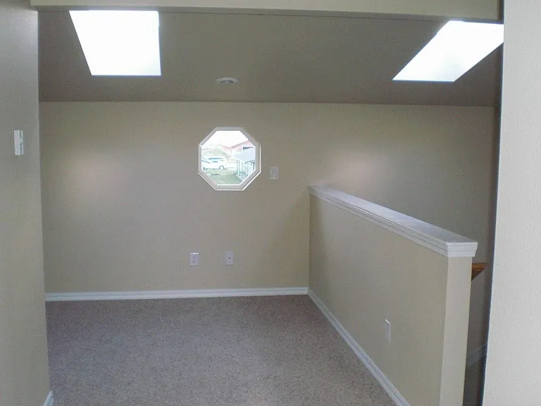 TH105 — Photo 8