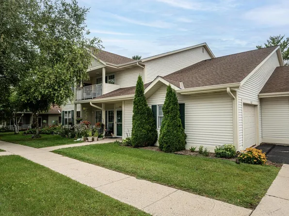 160 Bur Oak LANE #C, Grafton, WI 53024