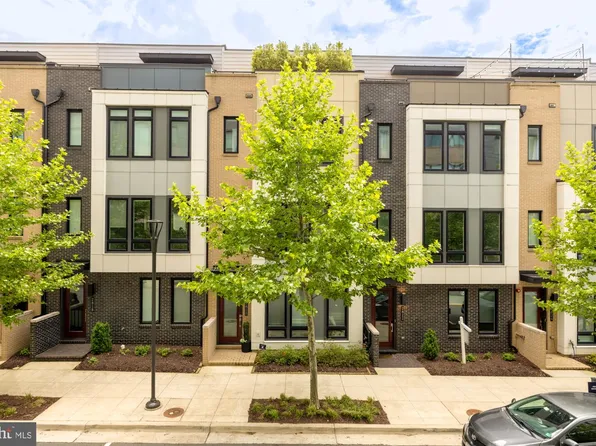2820 Telek Pl, Alexandria, VA 22314