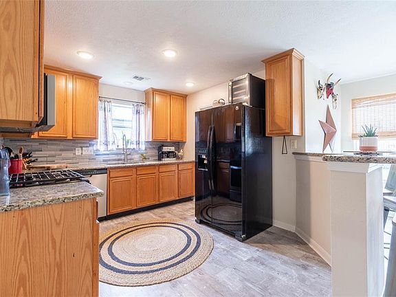 4th image of 1819 Park Oak Dr