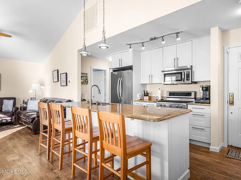 144 Peter Rd — Photo 9