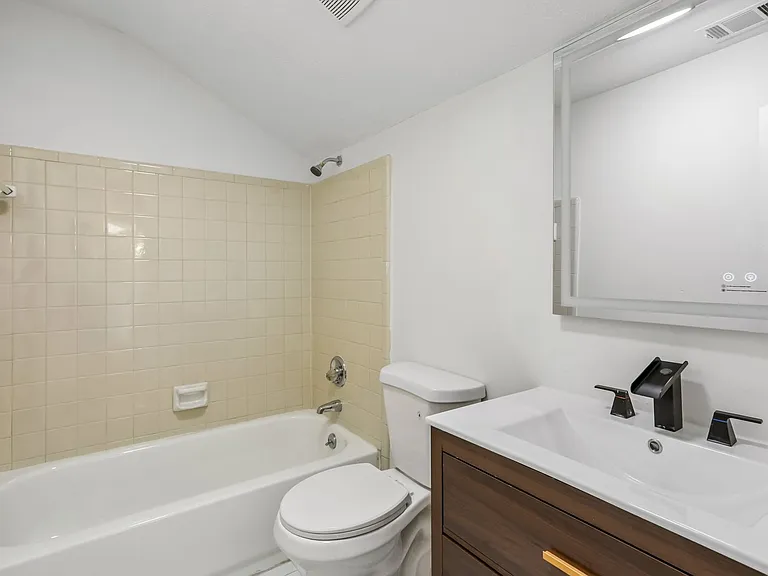 2280 Wellington Cir — Photo 20