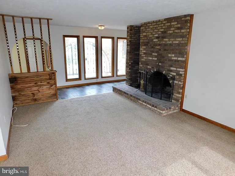 715 Shawnee Brooke Dr — Photo 2