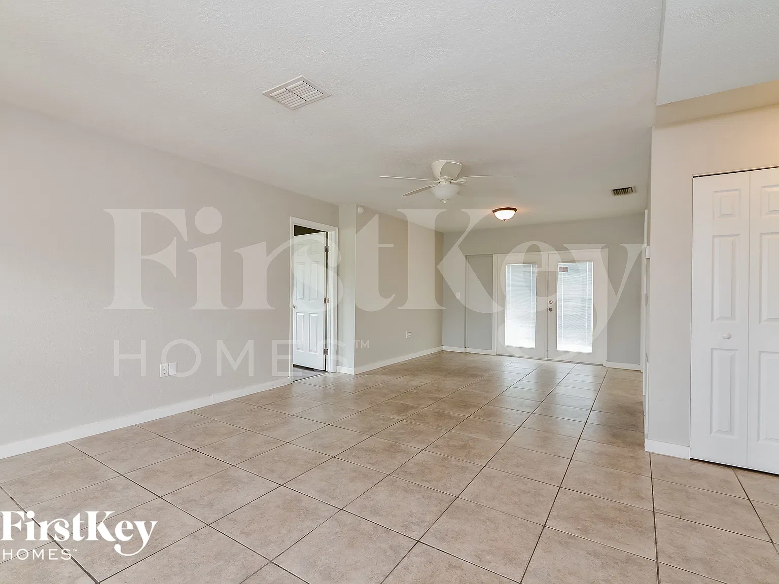 3 bed, 2.0 bath, 1296 sqft, $2,340 — Photo 3