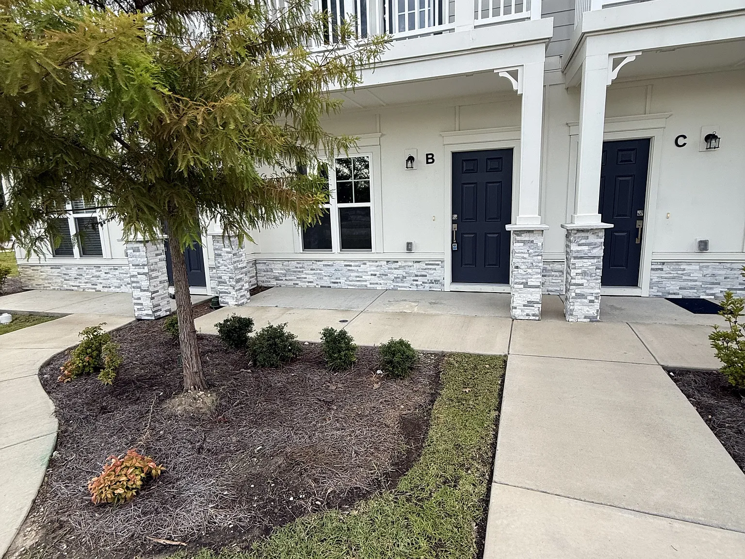 861 Maxine Court - 4B - . — Photo 3